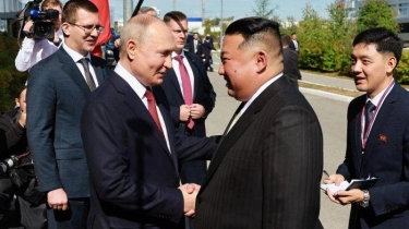 Pertama Kalinya Kim Jong Un Coba Limusin Pemberian Putin, Korea Selatan Cemburu?