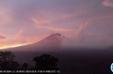 Gunung Semeru Kembali Erupsi Selama 127 Detik, Masyarakat Diimbau Tidak Beraktivitas di Beberapa Lokasi Berikut