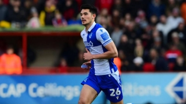 Elkan Baggott Main Fulltime, Bristol Rovers Dibantai Lincoln City 0-5