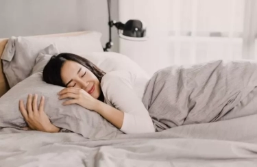 Susah Tidur? Ini 8 Tips Ampuh untuk Mengatasinya dari Pakar Psikiatri yang Dapat Kamu Praktikan