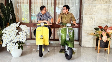 Kompak! Anies dan Cak Imin Siap-siap War Takjil, Warna Vespa Jadi Sorotan