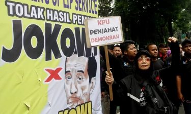 Relawan Prabowo-Gibran Sayangkan Massa Pembakaran Spanduk Bergambar Presiden Jokowi saat Demo Menolak Hasil Pemilu