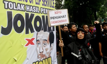 Relawan Prabowo-Gibran Sayangkan Massa Pembakaran Spanduk Bergambat Presiden Jokowi saat Demo Menolak Hasil Pemilu