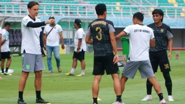 Paul Munster Genjot Fisik dan Tempa Mental Pemain Persebaya untuk Hadapi Arema FC