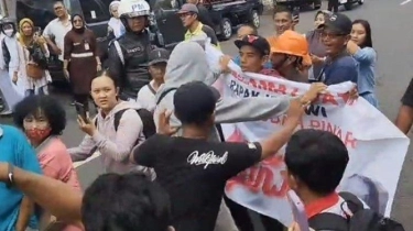 Spanduk Protes Emak-emak Direbut Saat Jokowi Blusukan, Elite PKS Minta Tak Boleh Ada Kekerasan