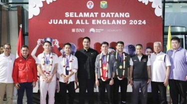 Trending Twitter, Viral Video Menpora yang Tak Mau Minggir saat Foto Bareng dengan Juara All England