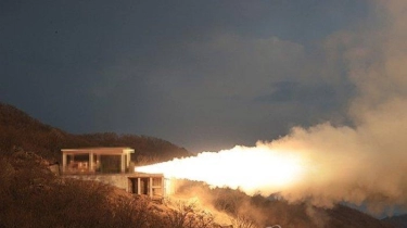 Kim Jong Un Pamer Uji Rudal Balistik Korea Utara yang Sulit Dilacak