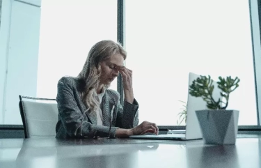 5 Tanda Anda sedang Mengalami Burnout, Simak Perbedaan Stres VS Malas