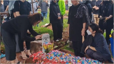 Jenazah Stevie Agnecya Dikuburkan, Anak Ucap Salam Perpisahan di Pemakaman: Sampai Ketemu Mami