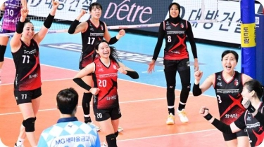 Momen Middle Blocker Pink Spiders & Red Sparks Saling Menyemangati via Telepon sebelum Bertanding