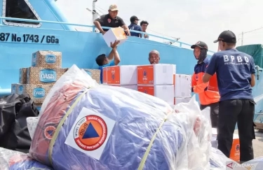 BPDB Jatim Kirimkan Bantuan untuk Warga Terdampak Gempa Tuban di Pulau Bawean