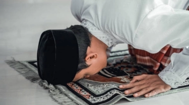 Jangan Lewatkan Sholat Tahajud Sebelum Sahur, Ini 4 Keutamaan yang Dijanjikan Allah SWT