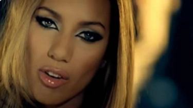 Lirik Lagu dan Terjemahan Better In Time - Leona Lewis: To Just Put Aside Your Feelings