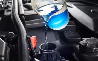 Bolehkah Mengisi Radiator Mobil Pakai Air Keran atau Air Minum Kemasan? Begini Jawabannya