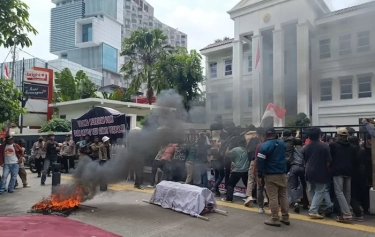 Massa Aksi Tuntut Ketua Pengadilan Tinggi TUN  Jakarta dan MA Untuk Beranu Lawan Mafia HGU Sawit