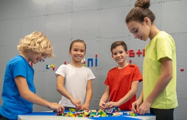 Tidak Sekadar Mainan, Simak 7 Manfaat Permainan Lego untuk Tumbuh Kembang Anak