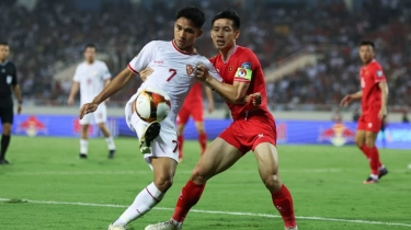 Saksikan Timnya Dibantai Timnas Indonesia, Pendukung Vietnam Bentangkan Philippe Troussier Out di Stadion