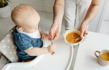 Praktis dan Mudah Dibuat, 3 Rekomendasi Menu MPASI Bayi 6 Bulan yang Kaya Nutrisi: Ini Resepnya
