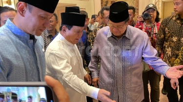 Beri Lukisan Khusus untuk Prabowo, SBY: Agar Kokoh dan Kuat Seperti Batu...