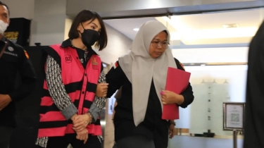 Jadi Tersangka Korupsi, Helena Lim Tetap Slay Pakai Kemeja Dior Rp 29 Juta Berlapis Rompi Tahanan
