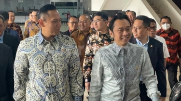 Momen AHY Dikawal Adik saat Sidang di DPR Jadi Guyonan: Aman Pak Ibas