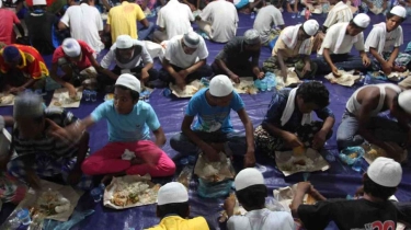 Puluhan Pengungsi Etnis Rohingya Dipindahkan dari Gedung PMI ke Kantor Bupati Aceh Barat, Mengapa?