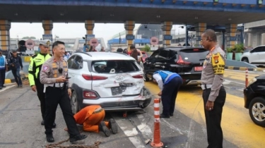 Truk Engkel Ugal-ugalan Diduga Penyebab Tabrakan Beruntun di Gerbang Tol Halim