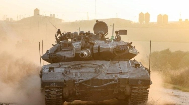 Di Depan Tank, Jenderal IDF Mencak-mencak ke Para Politisi Israel yang Terbelah Soal Wajib Militer
