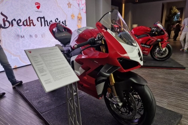 Panigale V4 R dan Panigale V4 Bagnaia 2022 World Champion Replica Ditampilkan Ducati di Indonesia