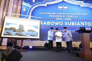 SBY Buat Lukisan Pakai Tangan Ini Spesial untuk Prabowo, Makna Dalam Banget