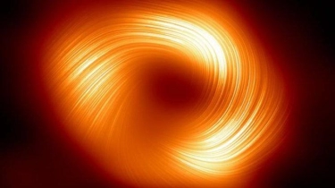 Astronom Deteksi Medan Magnet Kuat Berputar di Sekitar Lubang Hitam Bima Sakti