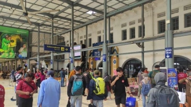 H-10 Lebaran, Gate Keberangkatan di Stasiun Pasar Senen Masih Lengang Pemudik