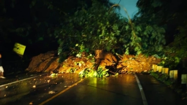 Longsor di Parungkuda Tutup Total Jalan Sukabumi-Bogor, Pengendara Diimbau Lewat Jalur Alternatif