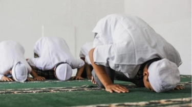 Tradisi Salat Kafarat di Jumat Akhir Bulan Ramadhan, Benarkah Bisa Ganti Salat Fardhu 70 Tahun?