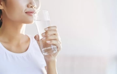 Niatnya Mencegah Dehidrasi, Ternyata Begini Dampak Bagi Tubuh Jika Terlalu Banyak Minum Air Putih saat Sahur
