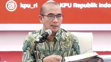 Tegur Ketua KPU yang Tampak Tidur Saat Sidang, Hakim MK Suhartoyo: Hmmm...