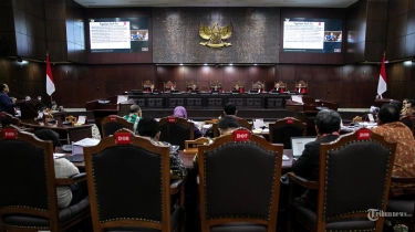 Ketua KPU Ditegur Ketua MK Karena Tidur Saat Sidang Sengketa Pilpres Berlangsung