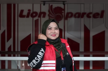 Jadi 'Mbak Kurir', Siti Juwariah Lawan Stigma soal Berkarir di Profesi Dominan Laki-laki