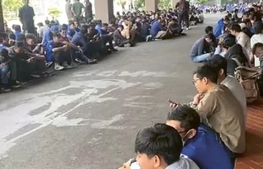 Unjuk Rasa Karyawan PTDI karena Gaji dan THR Macet
