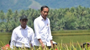 Publik Soroti Bentuk Tanda Tangan Presiden Jokowi saat Resmikan Kereta Cepat: Rumit Berliku, Mirip Jalan Hidupnya