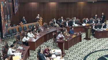 Sidang Sengketa Pilpres Diwarnai Debat Timnas AMIN Bambang Widjojanto dan KPU, Persoalkan Sirekap