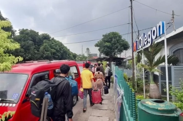 ASDP Siapkan Puluhan Angkot Gratis Trayek Cilegon-Merak, Pemudik Antusias Memanfaatkan