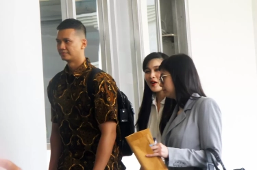 Usai Diperiksa Kejagung, Sandra Dewi Tebar Senyuman