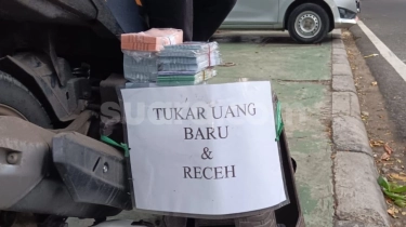 Jasa Tukar Uang Baru Bermunculan di Jalan Daan Mogot, Untung Rp 15 Ribu Setiap Ada Penukaran Rp 100 Ribu