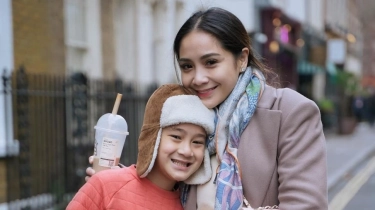 Nagita Slavina Ajarkan Rafathar Salat dengan Bacaan yang Menurut Netizen Tak Umum, Seperti Apa?