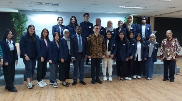 President University Ambassador Lecture: Dubes Sri Lanka Prof Jayanath Colombage Bahas Ekonomi Biru dalam Kuliah Tamunya