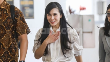 Santai Diperiksa Kejagung, Tas Balenciaga Rp 31 Juta Asisten Sandra Dewi BIkin Salfok!