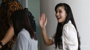 Penampilan Jomplang Sandra Dewi di Kejagung: Cuma Pakai Tas Rp 600 Ribuan, Naiki Toyota Innova