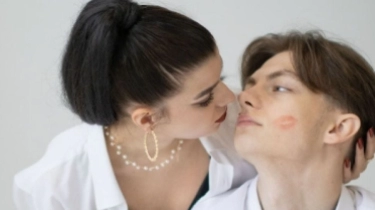 8 Arti Mimpi Ciuman dengan Teman Kerja, Tanda Takut Hingga Rasa Cinta yang Terpendam
