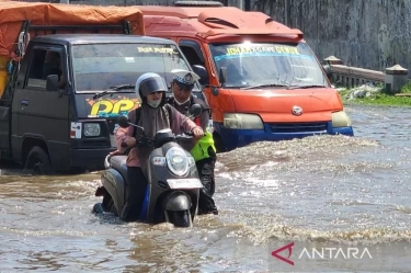 Banjir Ganggu Arus Mudik di Jalur Pantura Kaligawe Semarang